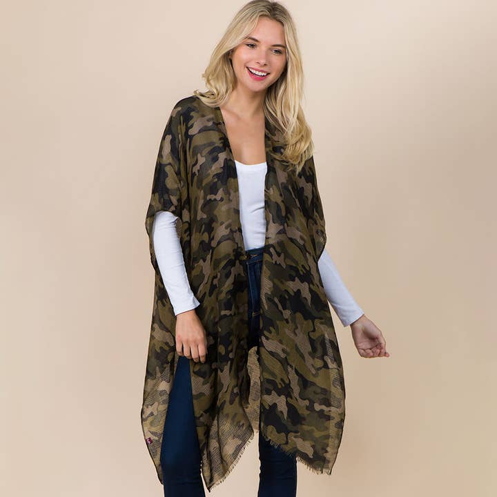 Leichter offener Kimono-Wickelponcho mit Tarnmuster. für den Großhandel von Sensibling Corp.