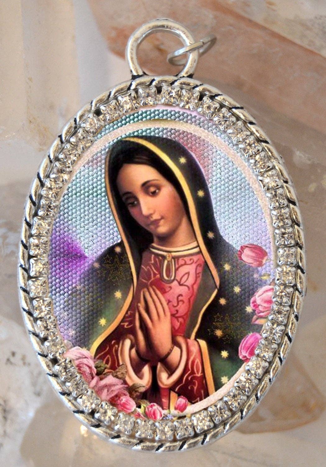 MariaSantissimaShop – Großhandel Kette mit Anhänger/Charm – Unsere Liebe Frau von Guadalupe handgefertigte Halskette katholischer religiöser Schmuck Medaillon Anhänger2