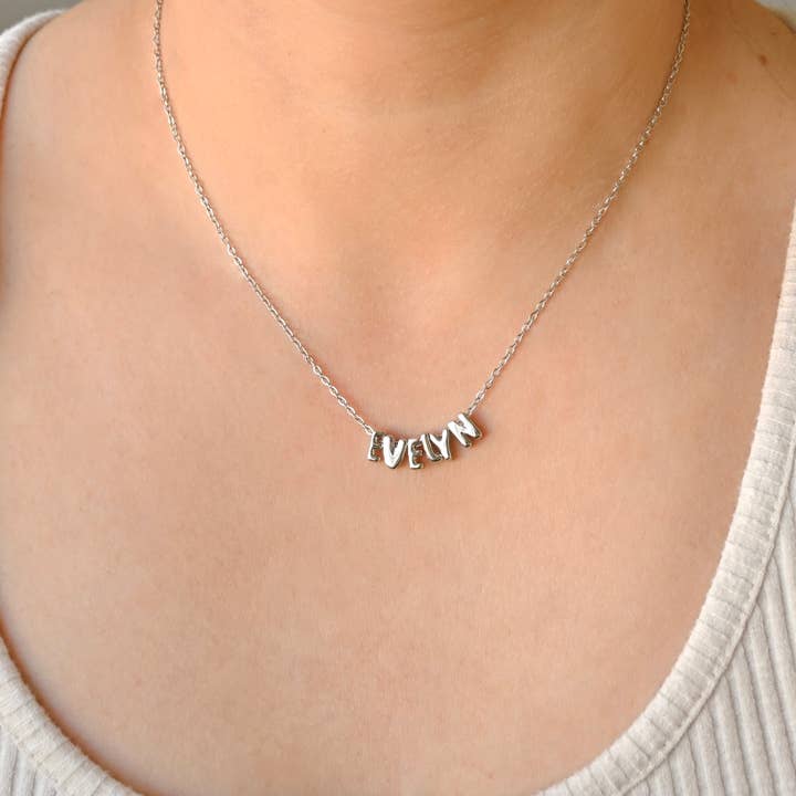 Blueyejewelry – wholesale Hänge-/berlockhalsband – Bubble Letter Halsband – Anpassat namn med små ballongbokstäver2