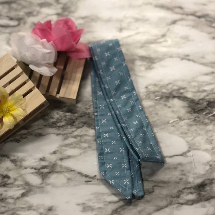 Foulard Geo bleu pour la vente par MadeBySusannah