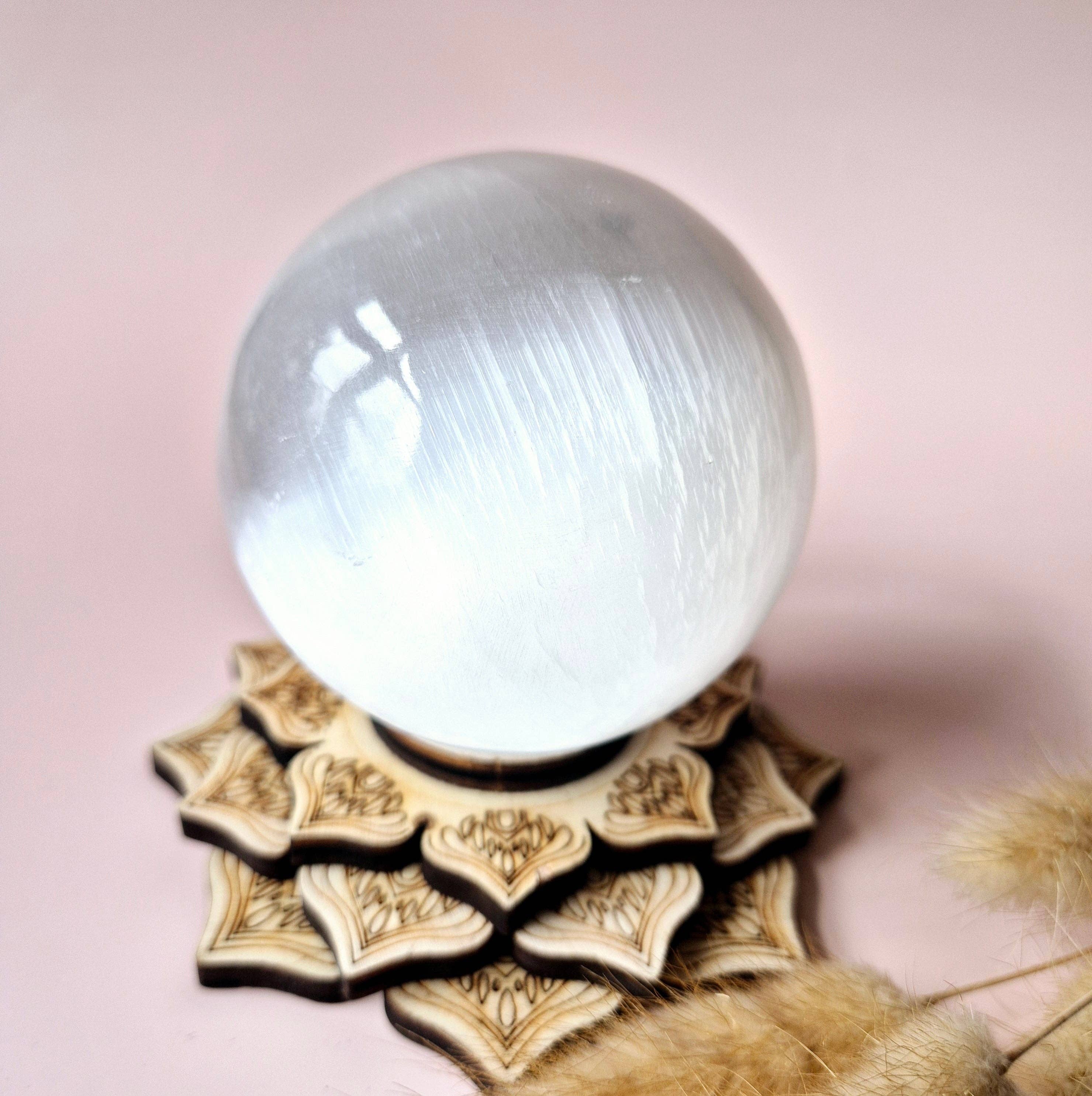 Moonlight Gemstones - Vendita all'ingrosso Pietra/cristallo spirituale - Sfera di Selenite 80 mm in Cristallo di Gemma – Per tranquillità, purificazione e magia lunare4