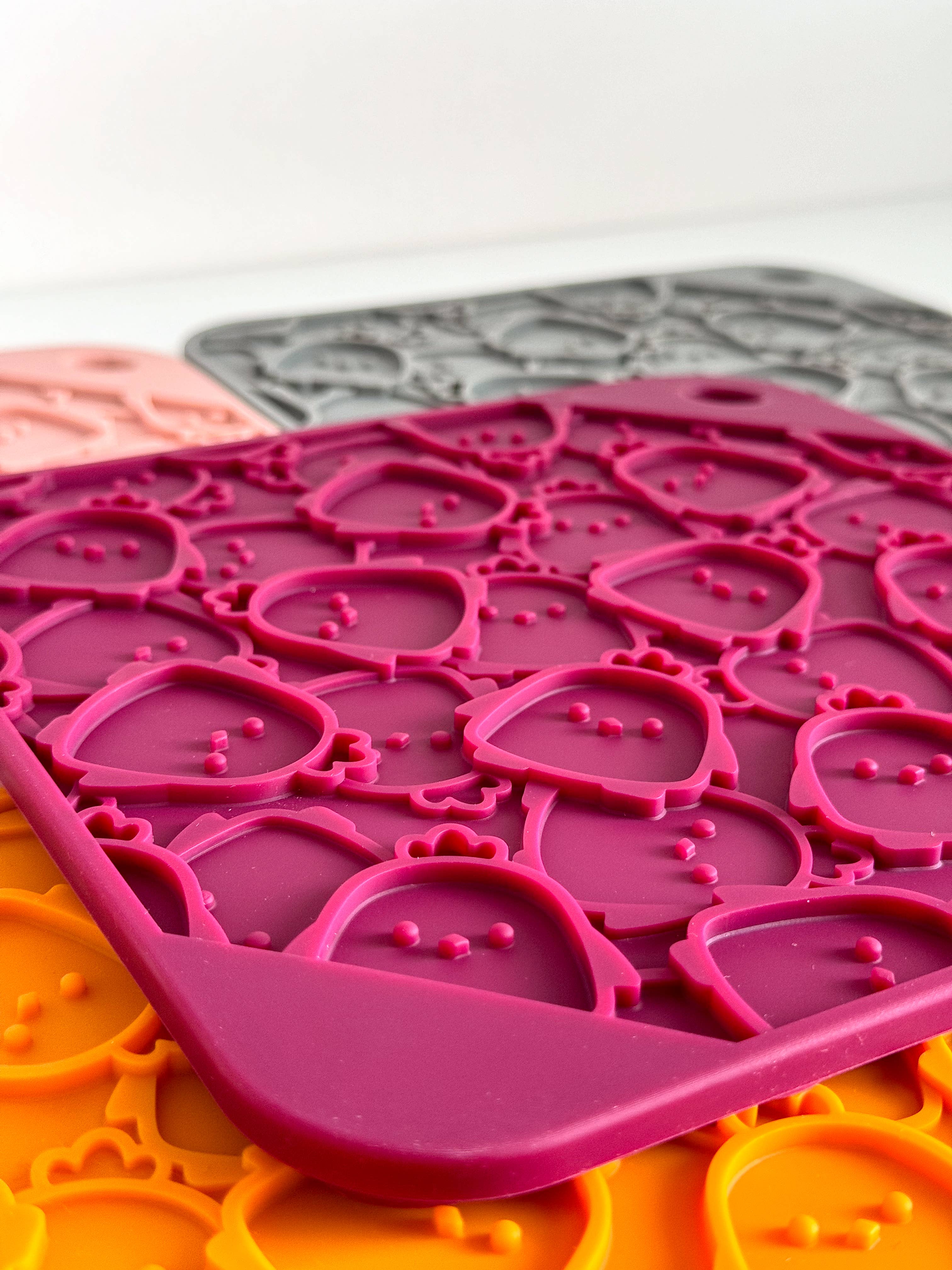 Doggotique - Wholesale Pet Food Mat - Dog - Schleckmatte Chicken Party, Lick Mat Dog, Feeding Mat Dog7