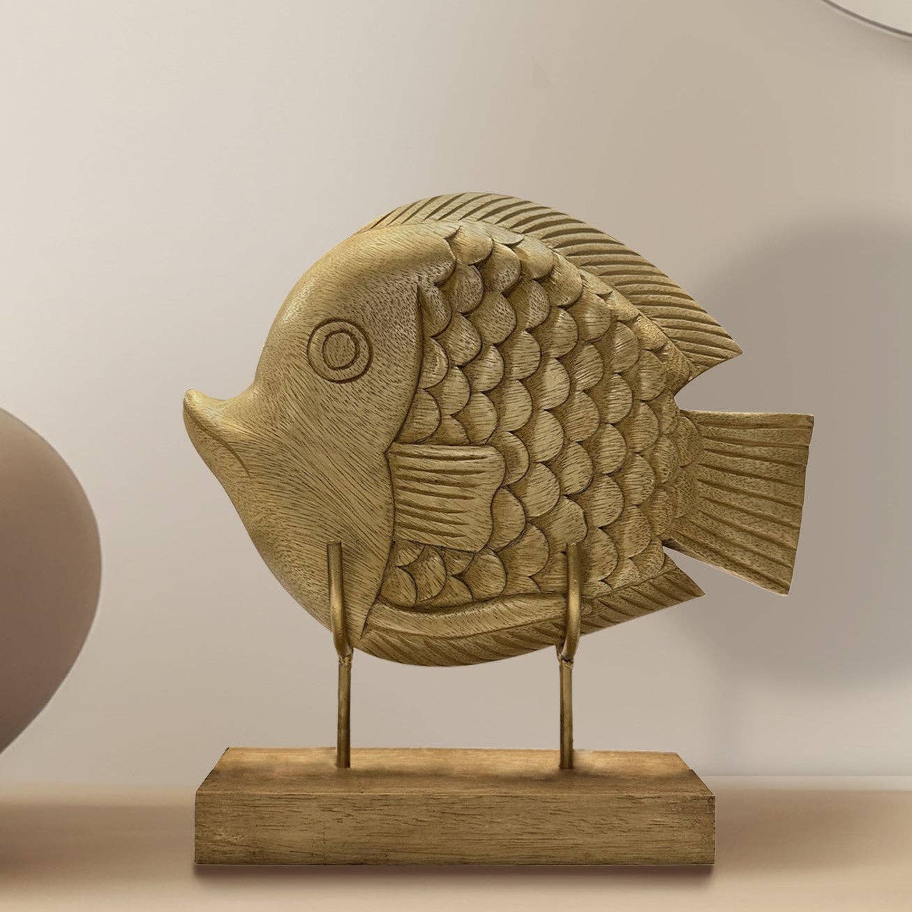 Marrón Susurro del Océano – Escultura de Pez Tallada a Mano en Madera, Decoración Artística para el Hogar de venta al por mayor en Faire1