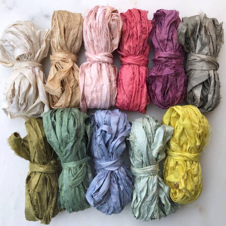 Växtfärgad | Återbrukat siden-sariband | 50-metershärva för wholesale av Nettle & Silk