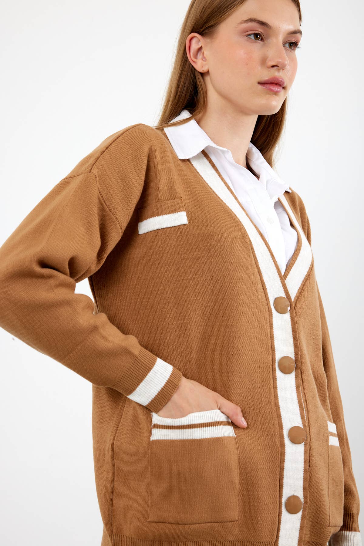 VAV NEW YORK – wholesale Kofta - Dam – Damkofta i midjelängd med randdetaljer från VAV NEW YORK11