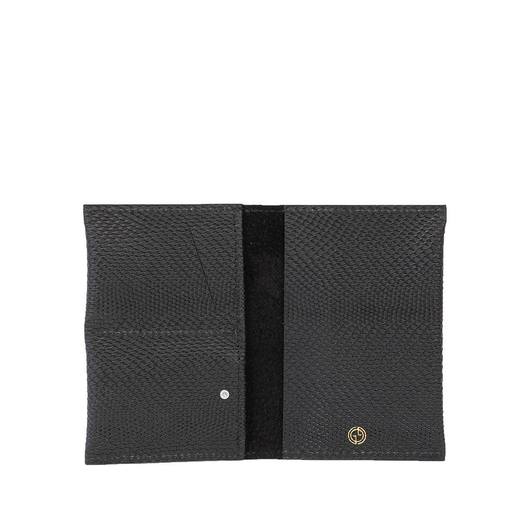Geometric Goods - Wholesale Passport Case - Women's - Leather AirTag Passport Holder 2.013