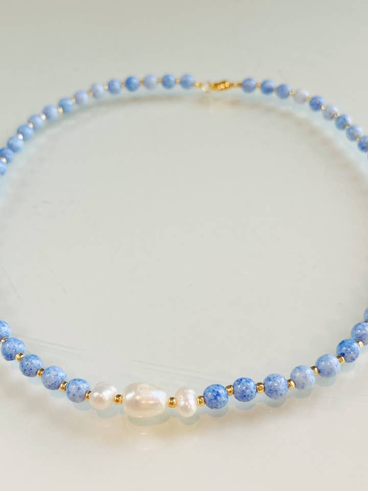 Blauwe spikkelketting voor wholesale door Designed by Emily Ann