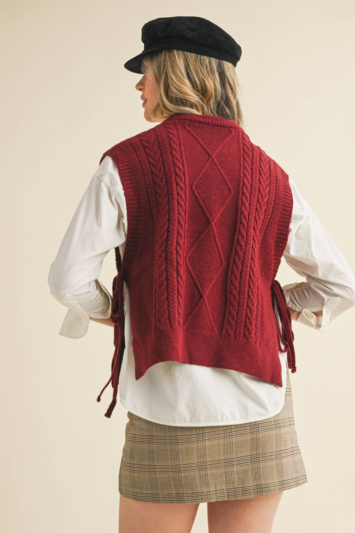 &MERCI - Wholesale Sweater Vest - Women's - CABLE KNIT SIDE TIE SWEATER VEST MSW1063739