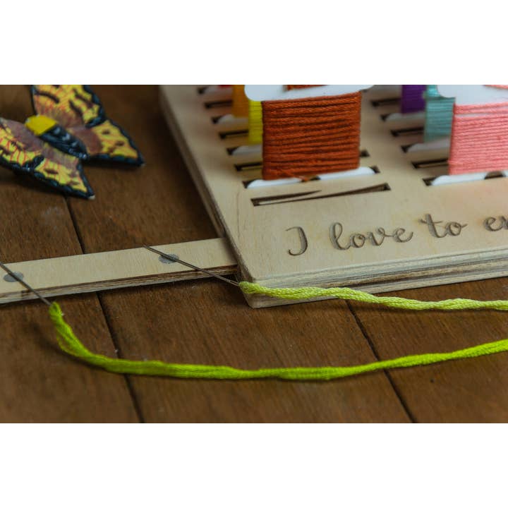 Embroidery craft – wholesale Embroidery/cross-stitch supplies – Wood Bobbin Organizer with Magnetic Needle Minder4