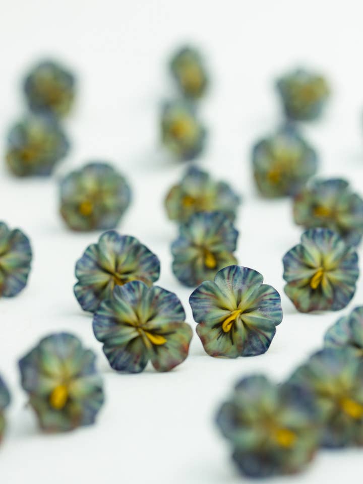 Grüne Stiefmütterchen-Ohrringe Stecker - Blumenschmuck (Kopie) für den Großhandel von EtenIren