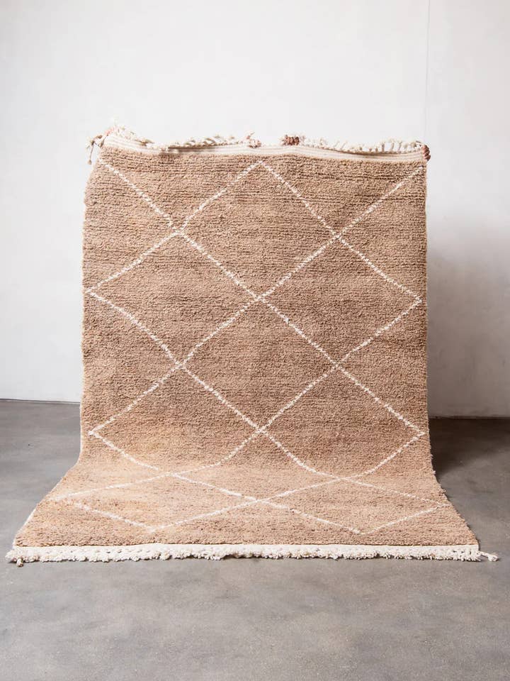 Alfombra bereber marroquí marrón, alfombra de pelo largo marrón, alfombra grande. para venta al por mayor de BerberNest