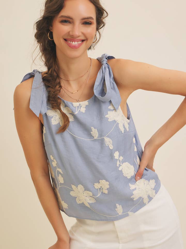 ROMANTISK BRODERET BLUSETOP MED SLØJFEBÅND for engroshandel hos in february