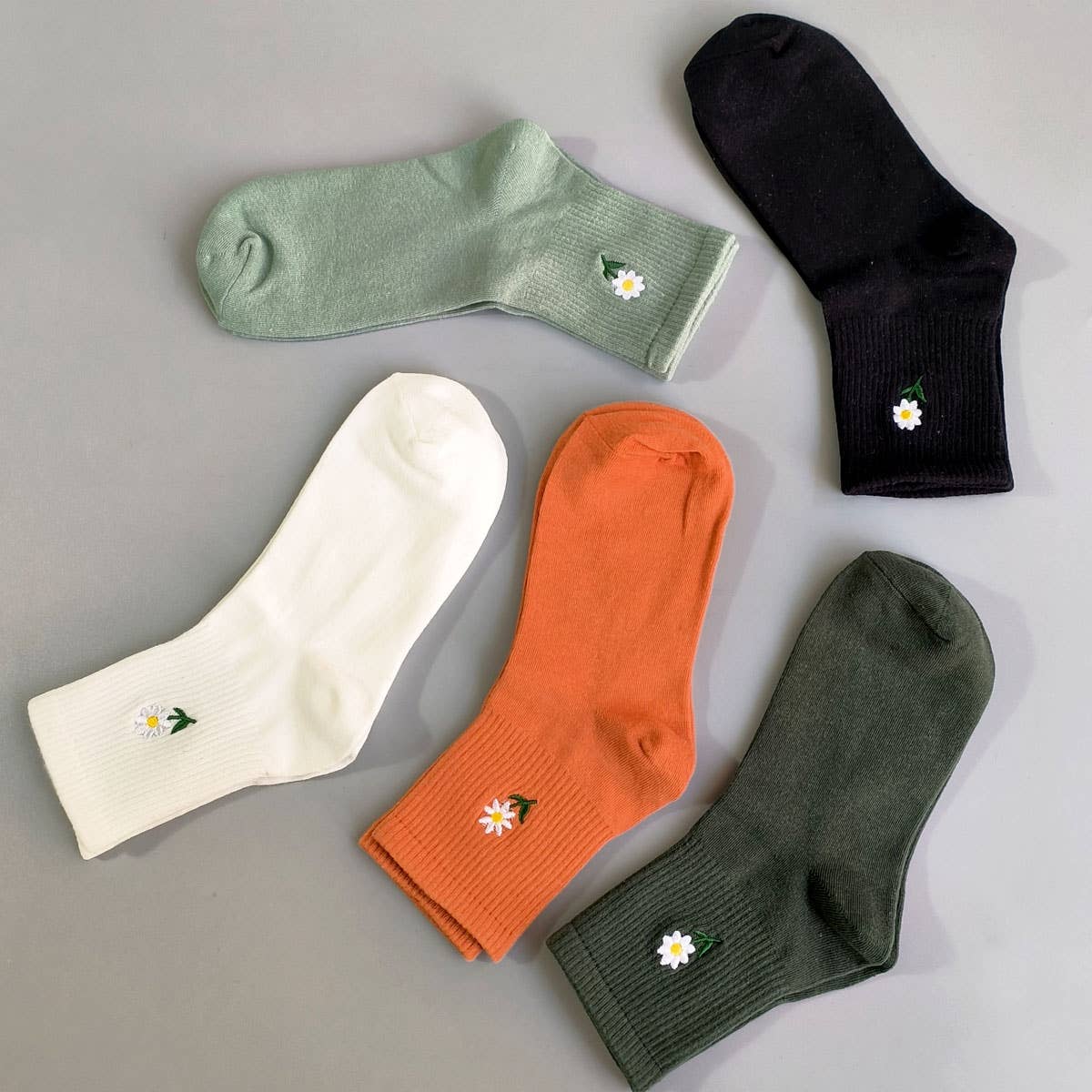 ACCITY - Wholesale Socks - Women's - Solid Color Daisy Socks, Cotton Mid-Calf Style_CWMS08811