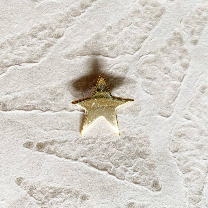gold star hard enamel pin for wholesale by free in the lines