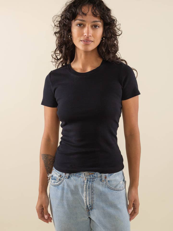 NLT – T-shirt – Mulher por atacado – Camiseta básica feminina NLT em malha canelada 1x1, tingida, comprimento regular4