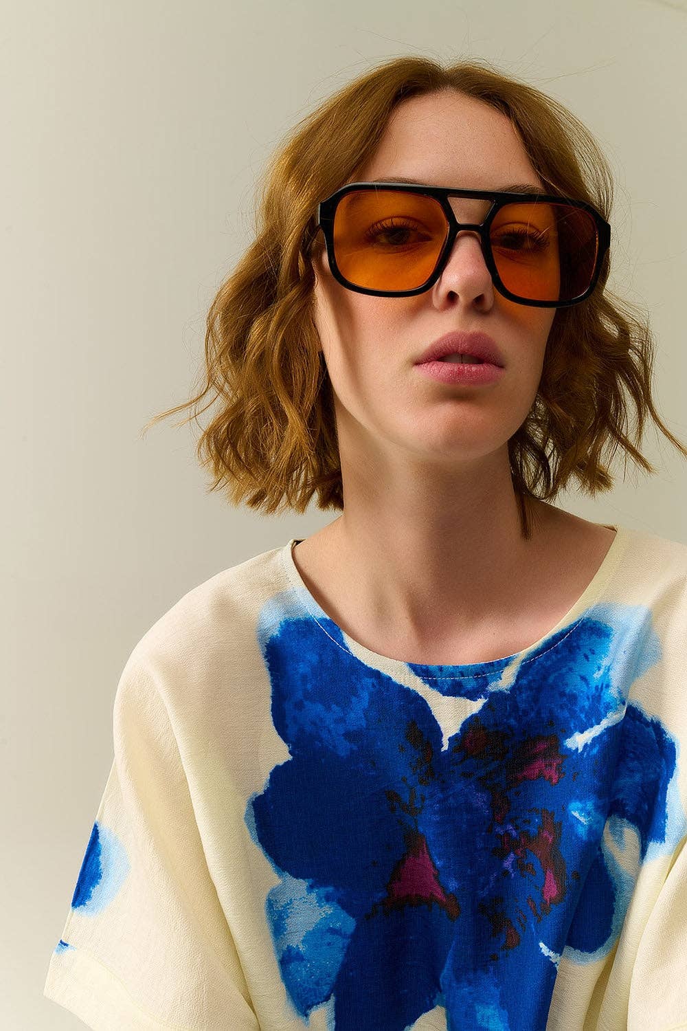 Sunglasses with black frames and orange lenses for wholesale on Faire2