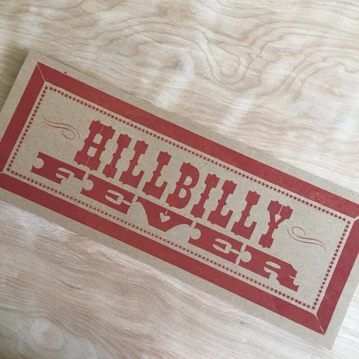 Enseigne en papier typographique Hillbilly Fever Southern pour la vente par Pioneer House (formerly Yee-Haw)