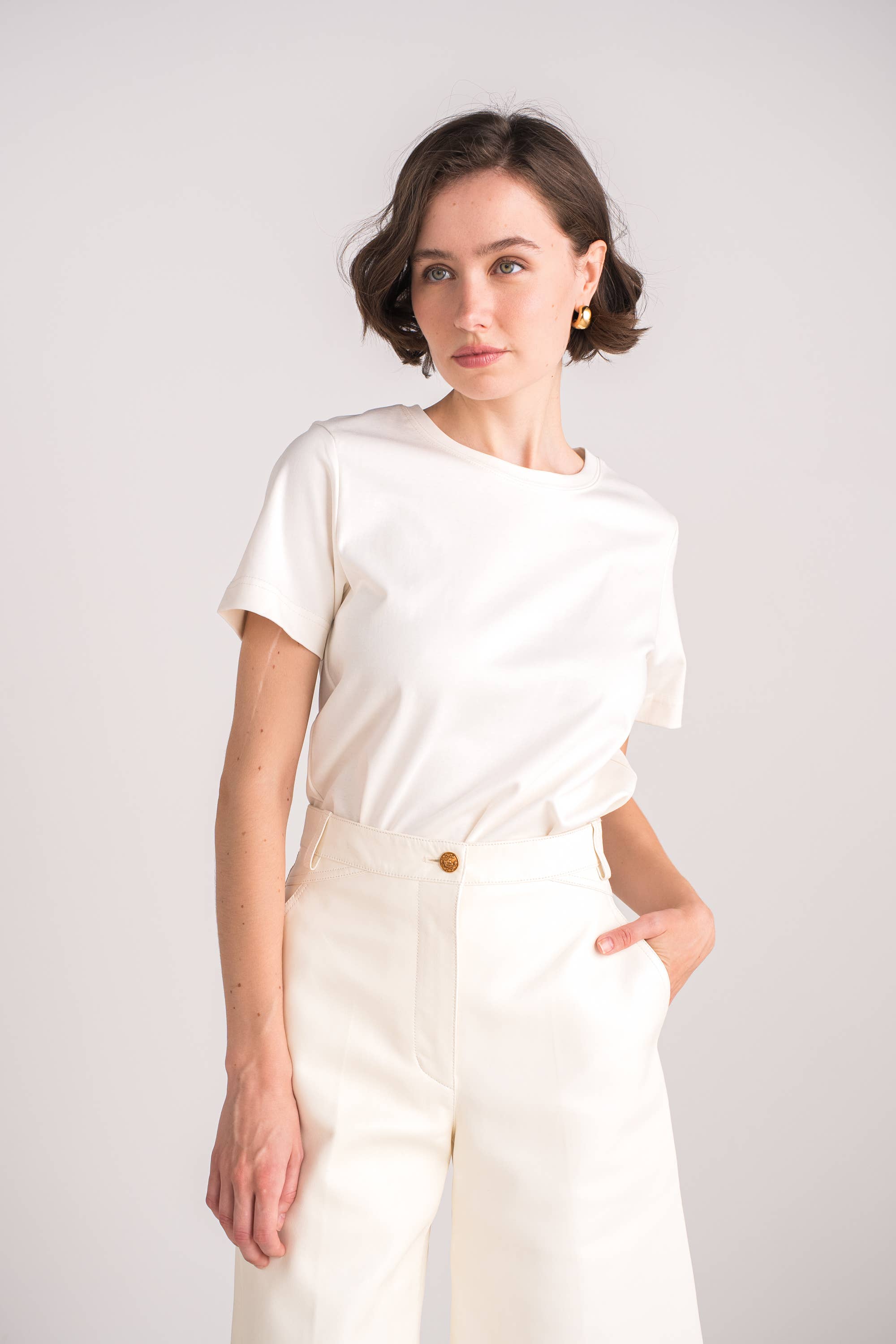 jw.atelier - Wholesale T-Shirt - Women's - 100% premium cotton short-sleeve T-shirt0