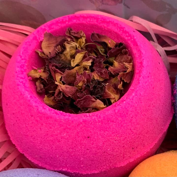Bombe de bain à l'huile essentielle de géranium rose et aux plantes pour la vente par Bomb bonkers