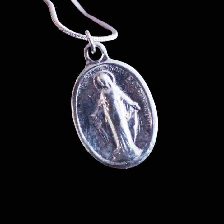 Silver Virgin Mary Pendant for wholesale by Inchoo bijoux inc