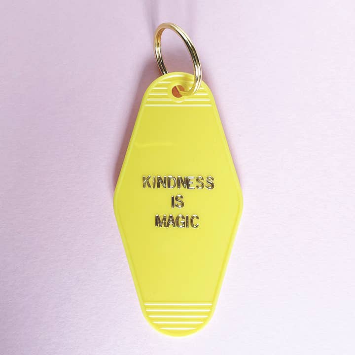 Gentilezza Is Magic Retro Motel portachiavi per la vendita all'ingrosso da parte di Black Lab Studio