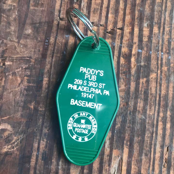 Motel Key Fob - Paddy's Pub pour la vente par The 3 Sisters Design Co.