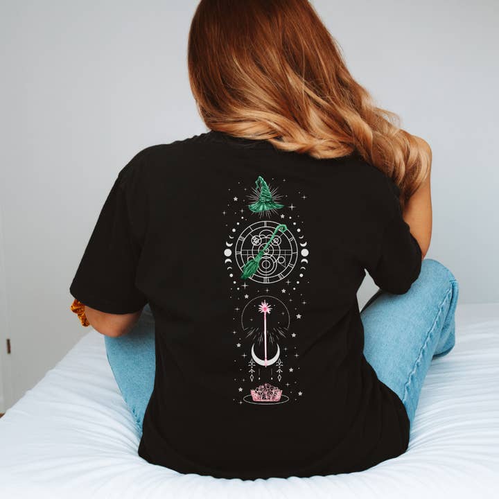 Hello Poppy Company – Großhandel T-Shirt (Grafikdruck) – Unisex – Wicked Changed for Good Compass Comfort Colors T-Shirt