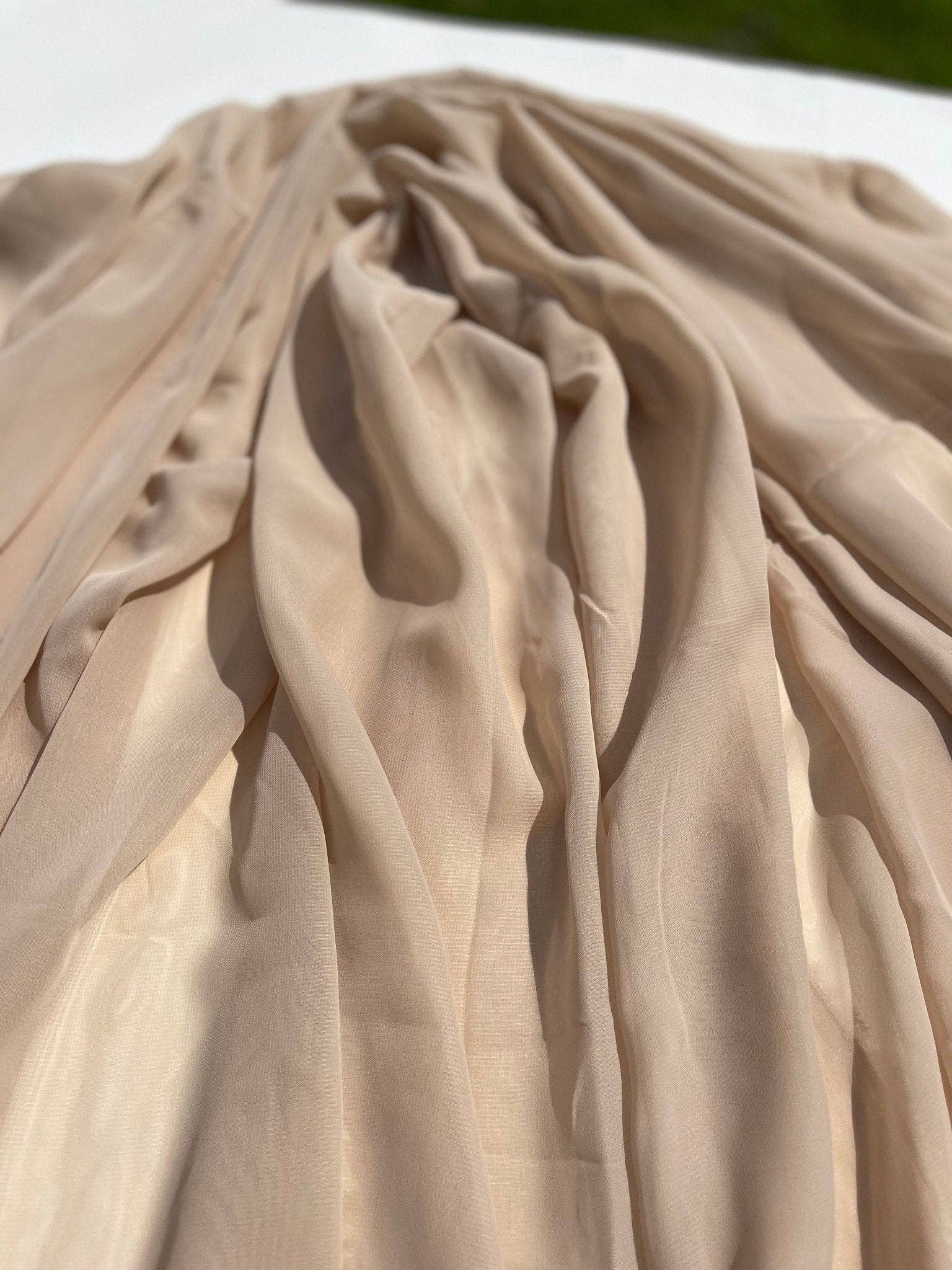 GalaTextile - Vendita all'ingrosso Tessuto - Tessuto in chiffon color tortora, tessuto velato in chiffon leggero, crema, materiale neutro per tende da sposa, tessuto per drappeggi ad arco5