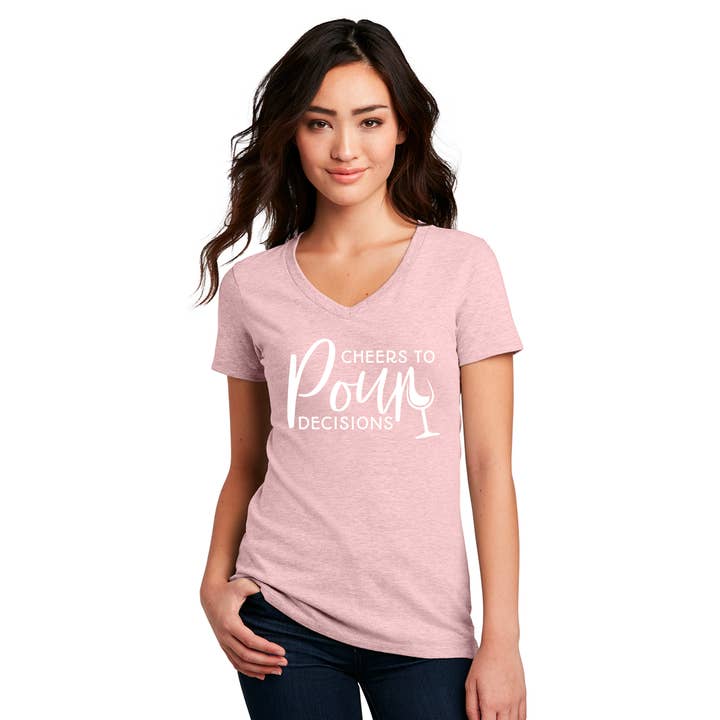 Cheers to Pour Decisions - T-shirt for engroshandel hos Wheeling Feeling