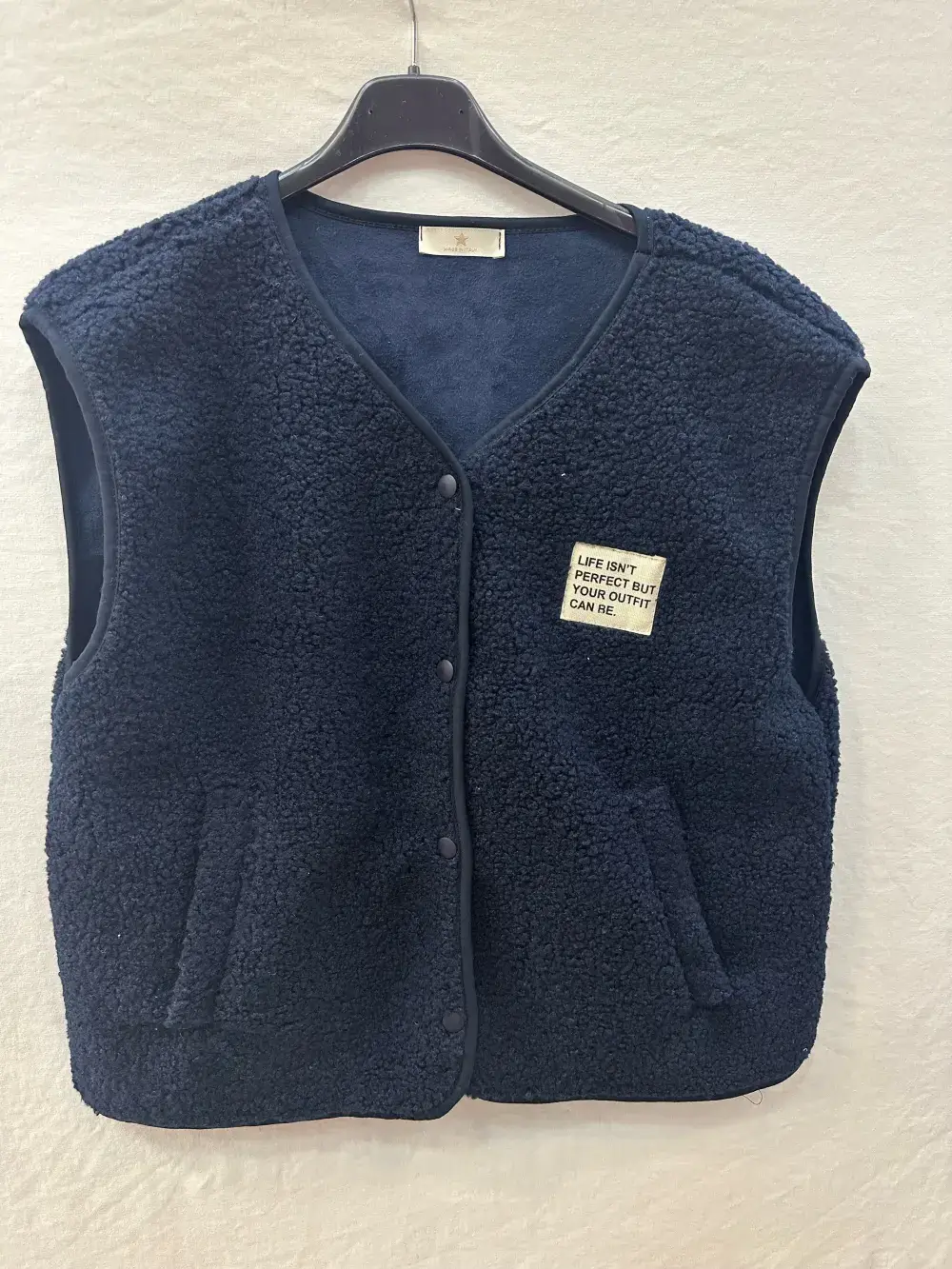 Mimi & Gogo - Wholesale Outerwear Vest - Women's - Fleece Vest With Patch @3399_GiEcussonMoumoute6