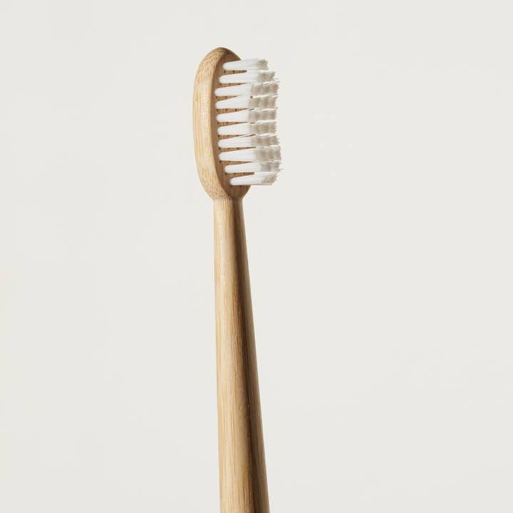 Rutines - Wholesale Toothbrush - Bamboo toothbrush - White (Shelf ready packaging, 32-pack)