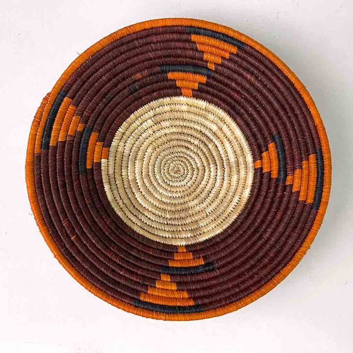 Pequena bobina fina tecida à mão Rwenzori Raffia Shallow Basket/Bowl | 7” por atacado de The Niger Bend