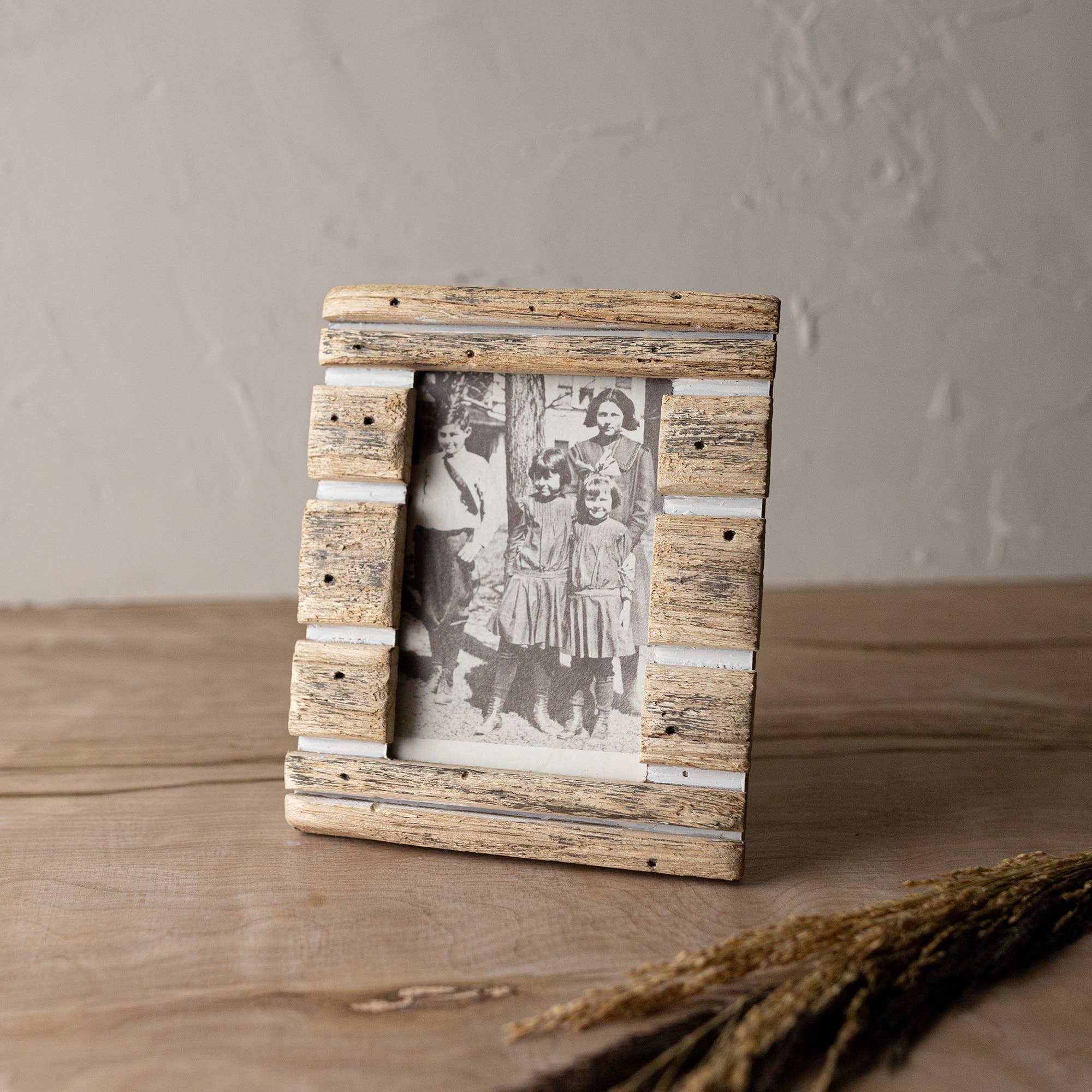 Foreside Home & Garden - Wholesale Picture Frame - Turner 4x6 Photo Striped Driftwood Picture Frame Wood0