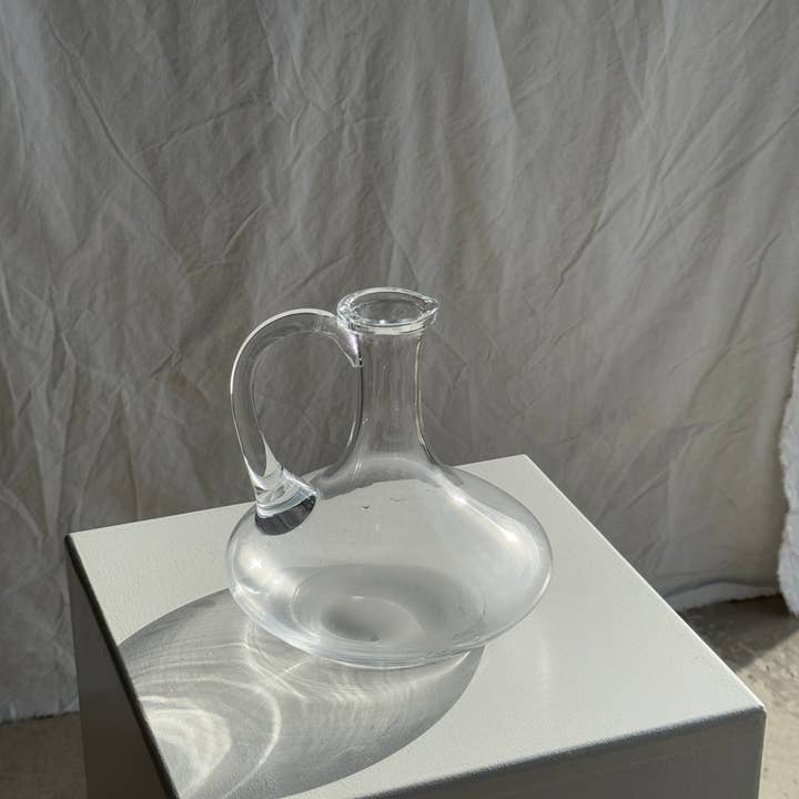 Office Objets - Wholesale Carafe - Vintage glass carafe with a flat, flared belly handle H18