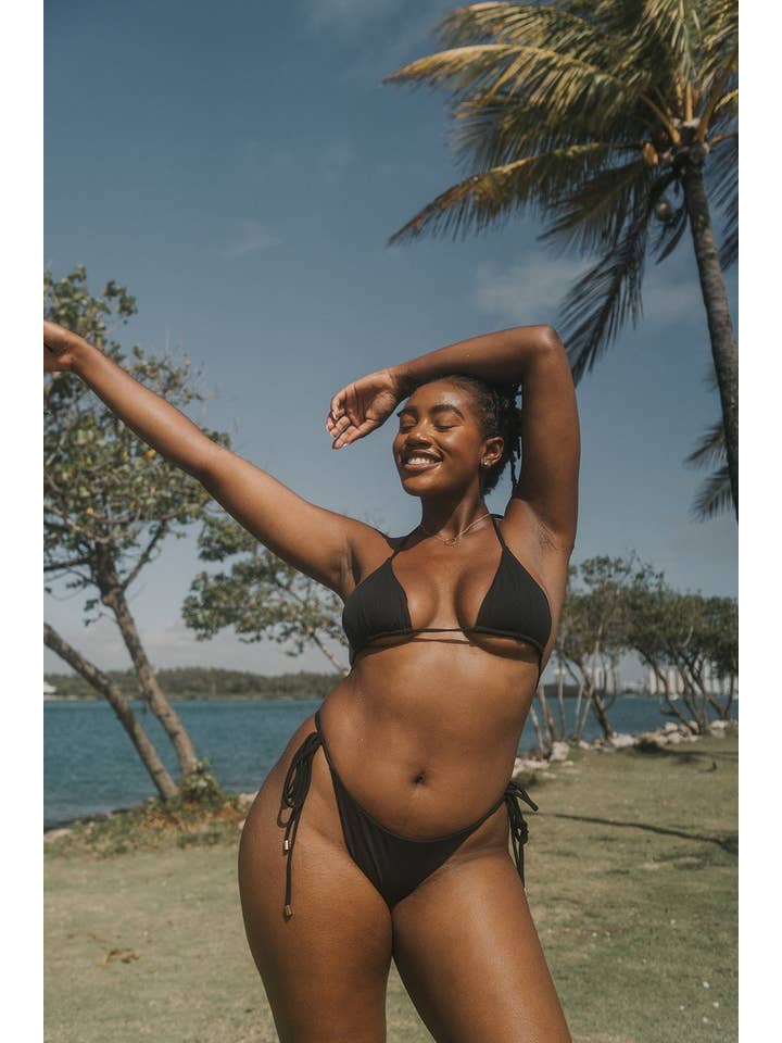 Pure Bliss Bikinis – wholesale Bikiniöverdelar – Dam – Coron String BikIni Topp - Svart Rib