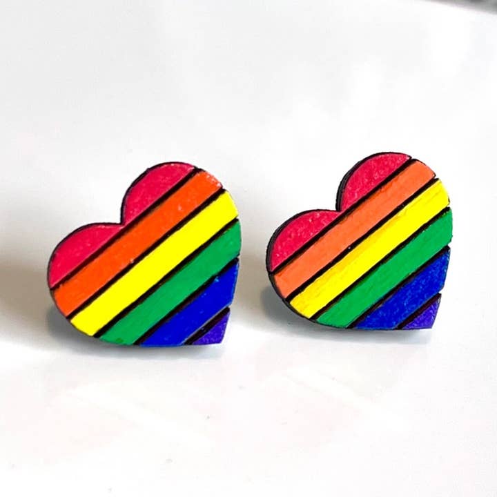 Houten oorknopjes met regenbooghart, LGBTQ Gay Pride-oorbellen voor wholesale door Maria's Heaven
