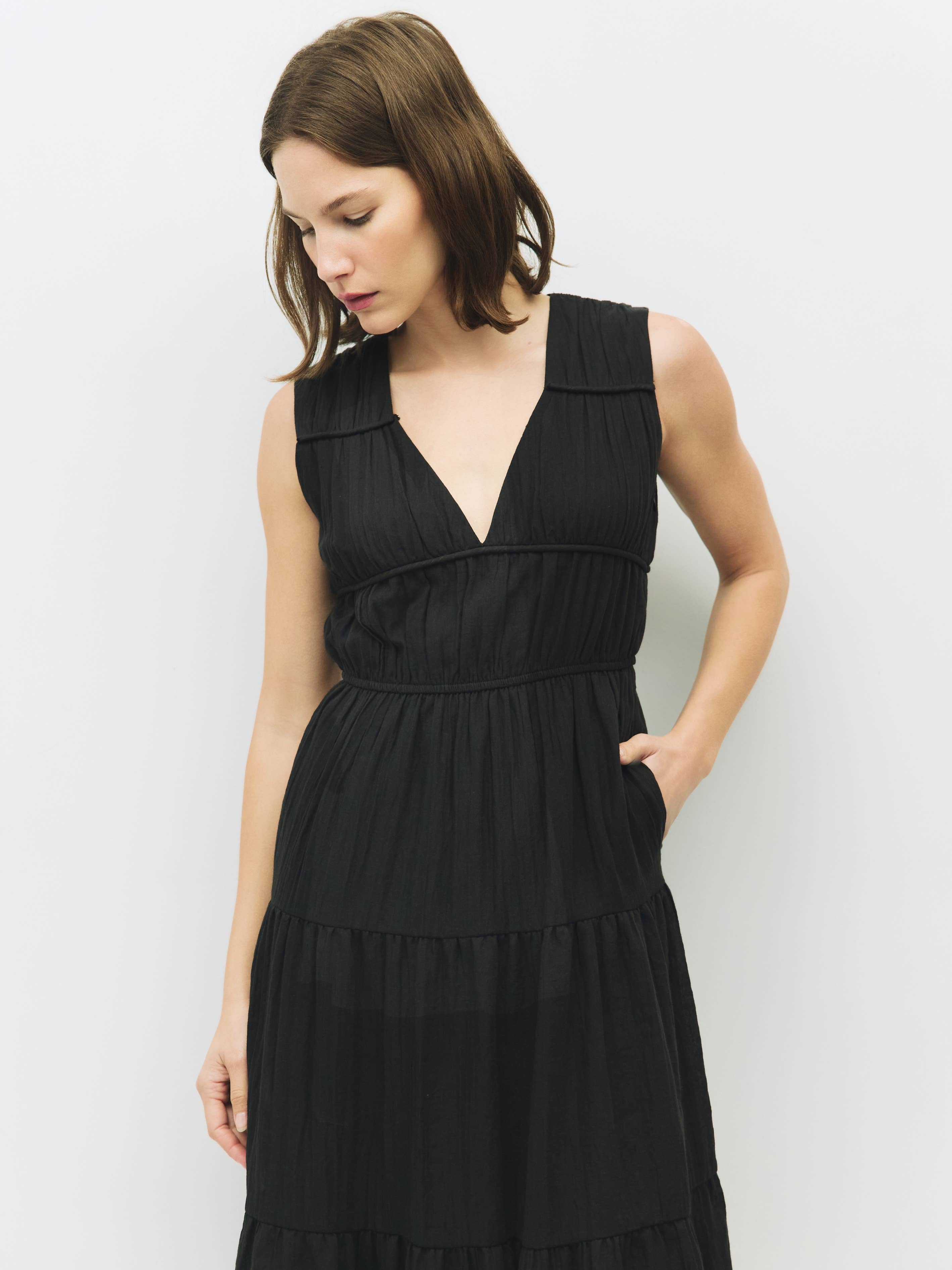 MOD REF – Engroshandel Kjole - Dame – Cora-kjolen | Midikjole med rund hals10