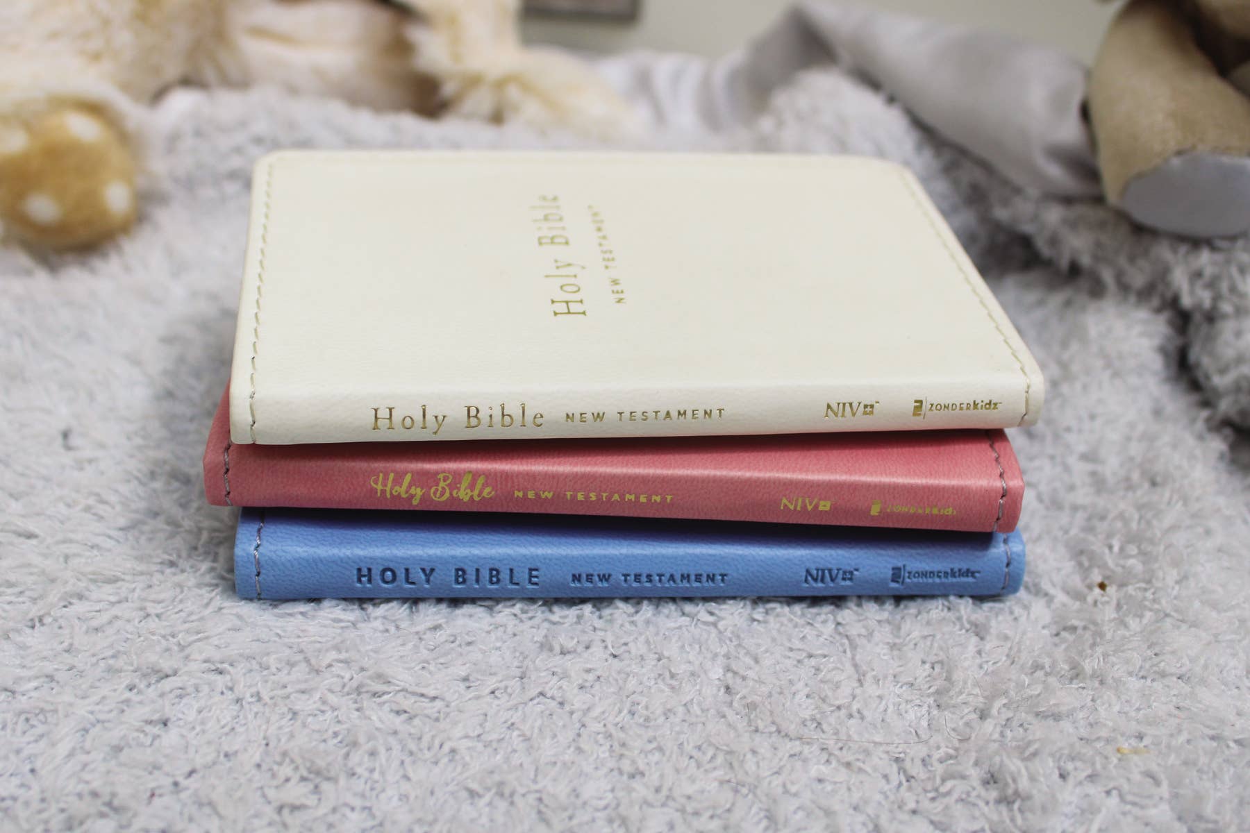 HarperCollins Christian Publishing - Wholesale Religion - NIV Tiny Testament Bible New Testament Leathersoft White3