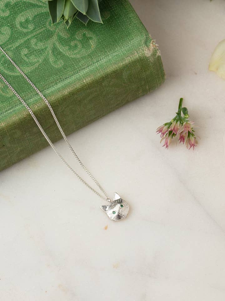 Pendentif tête de chat pour la vente par Amanda Coleman Jewelry