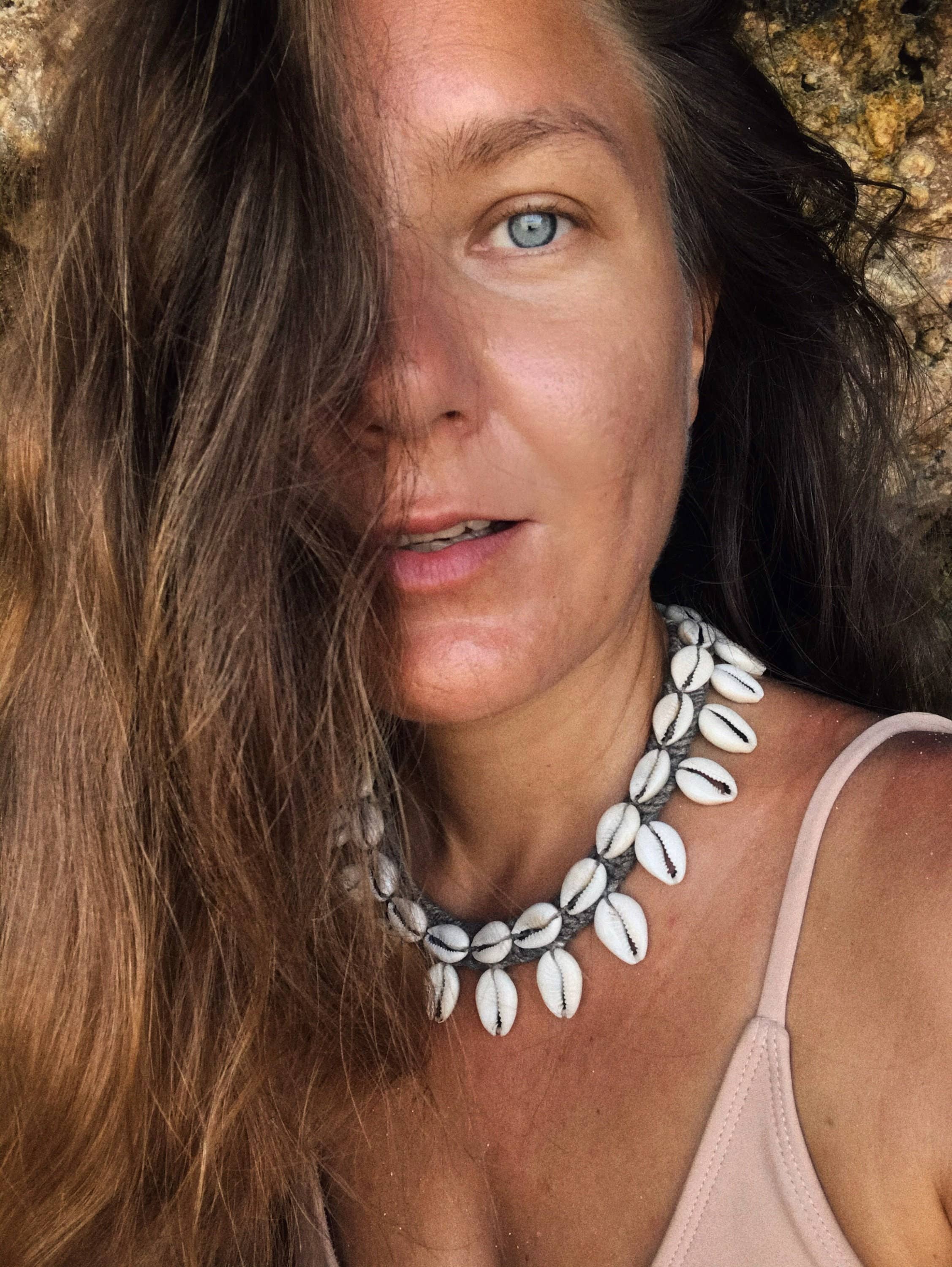 Bonisita – Engroshandel Perlehalskæde – Vintage halskæde med cowrie-skaller fra Papua7