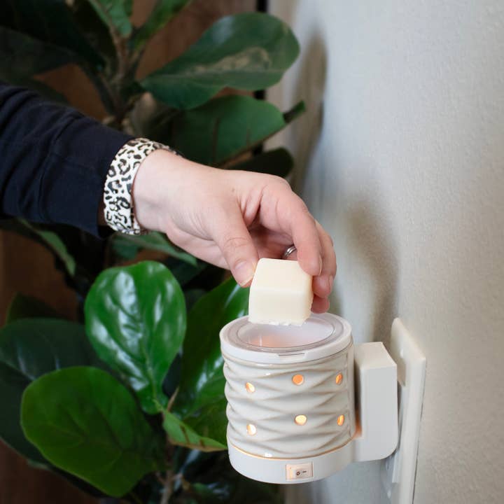 Milkhouse Candle Company - Wholesale Wax Melt - 5.5 oz Wax Melts: Layer Cake4