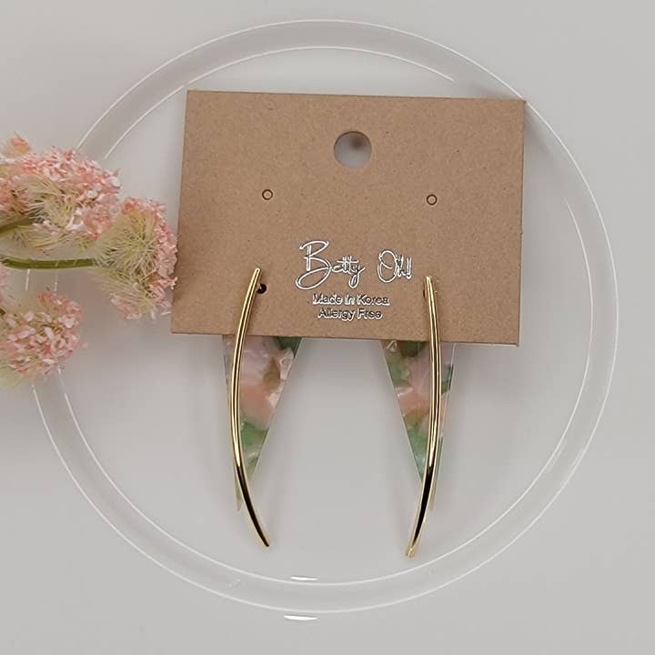 BACKDROP DANGLE EARRINGS. for wholesale by BETTYOH INC