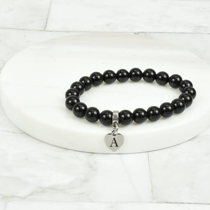 Pulsera de obsidiana natural para mujer con dijes iniciales de corazón minúsculo de Pink Box para venta al por mayor de Pink Box