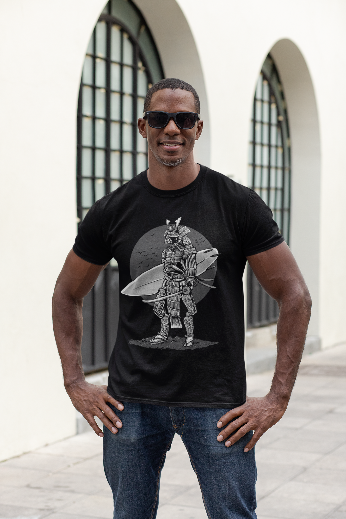 Schwarz ULTRABASIC Grafik-T-Shirt für Herren Samurai Surfer — Lustiges Shirt für Surfer für den Großhandel auf Faire1