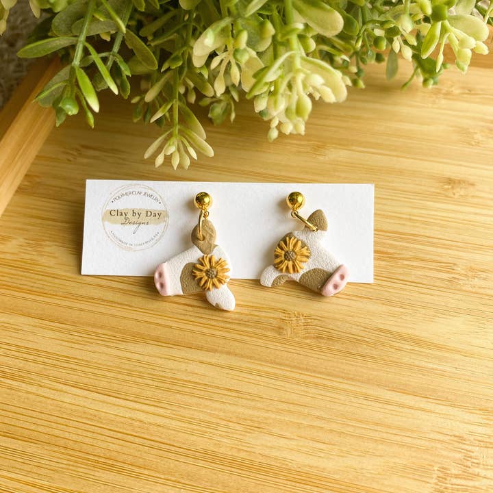 Clay by Day Designs – Großhandel Ohrhänger – Blumenkrönchenkuh. Country Western — Ohrring aus Fimo