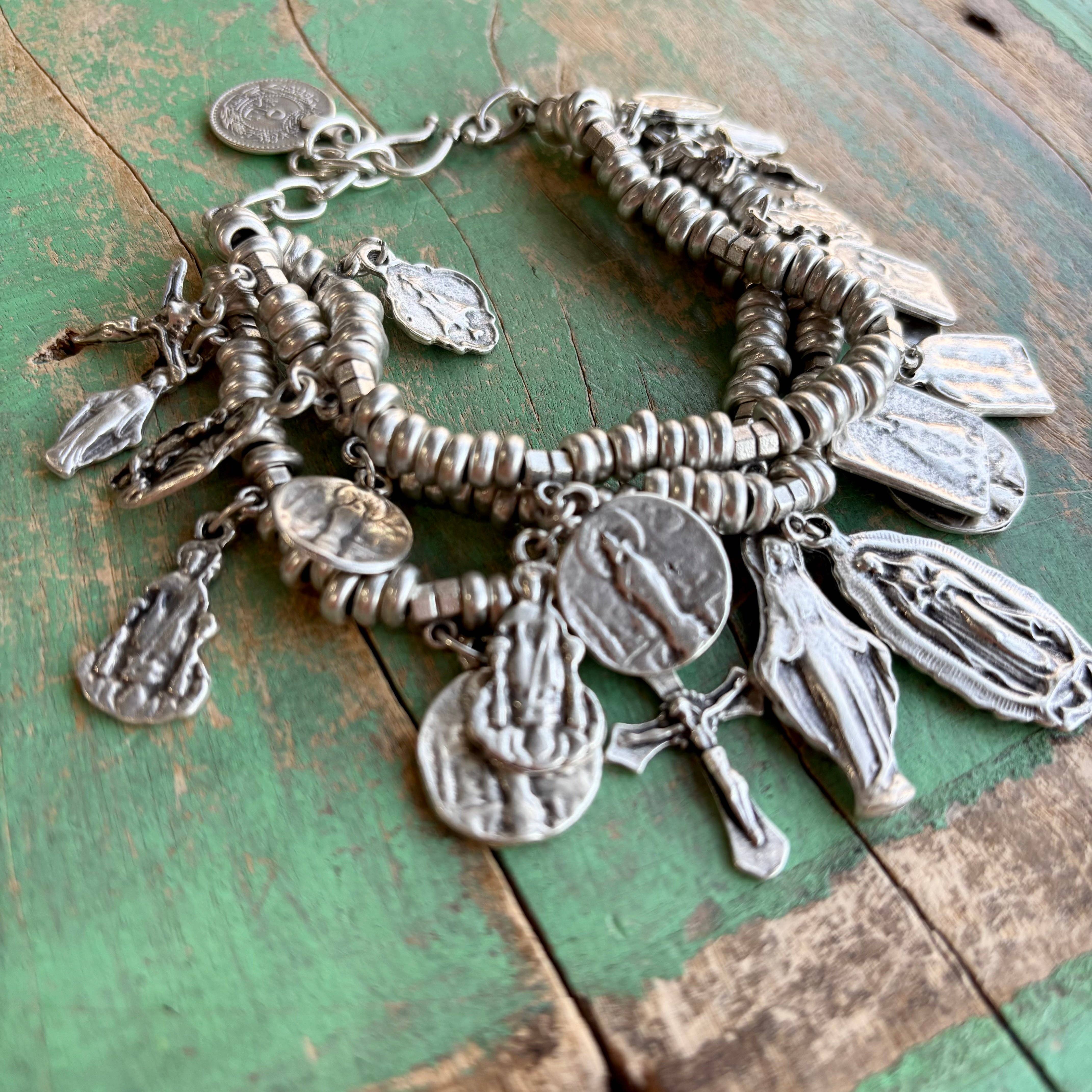 Love and Honor Jesus LLC - Wholesale Bedelarmbandje - Saint armband met 23 religieuze medailles2