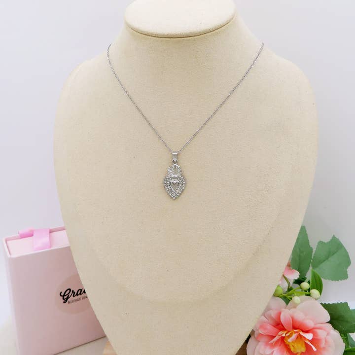 SACRED SHINE - Halsband med hängsmycke i form av ett heligt hjärta i cubic zirconia för wholesale av Daemon srls