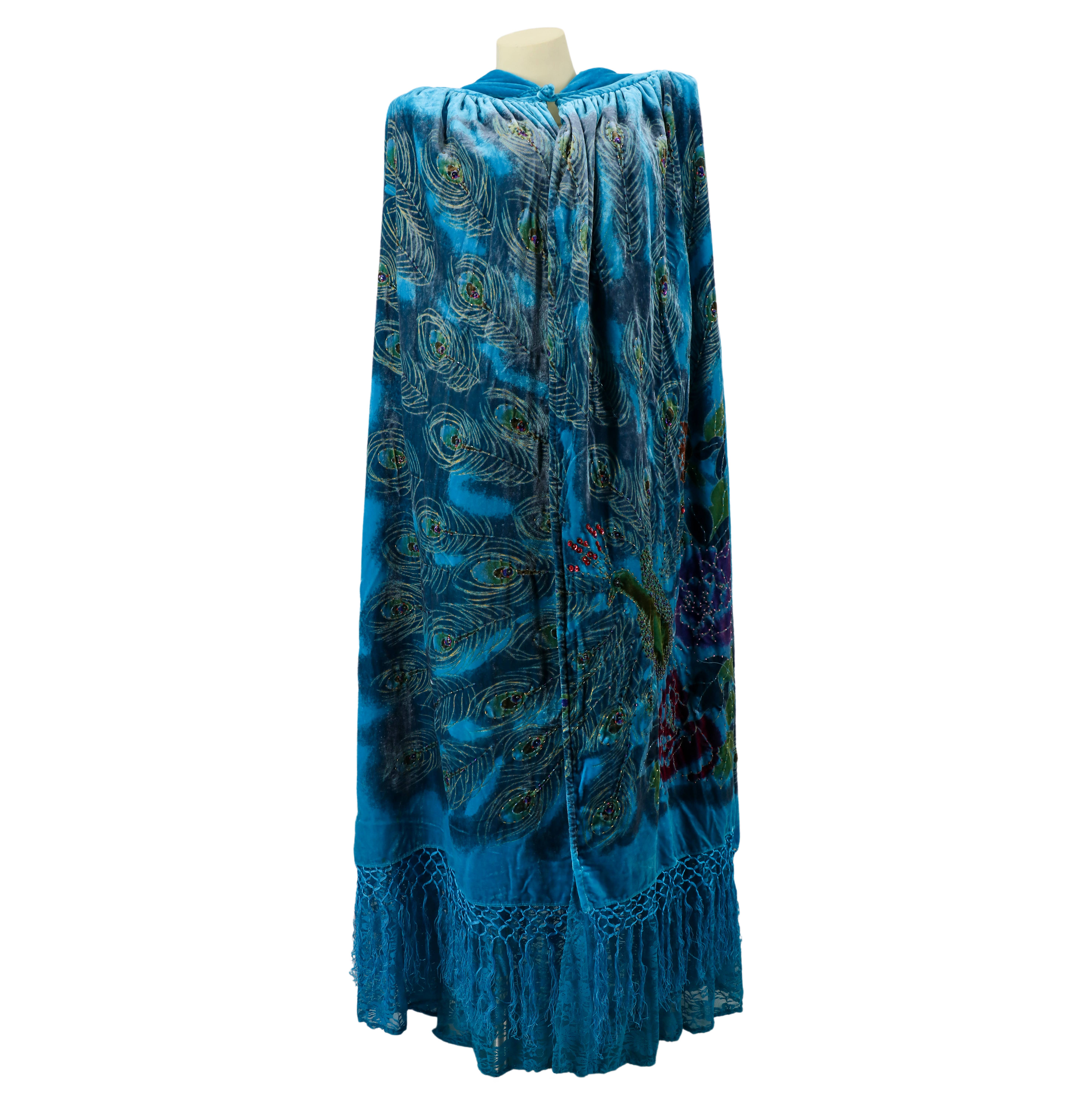 Western Fashion - Vente Cape – femme - 8482 - Cape de paon victorienne en velours perlé3