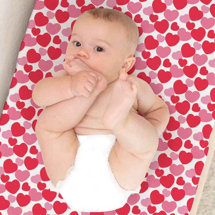Norani Baby - Vente Housse de matelas à langer – bébé - Housse de matelas à langer biologique - Coeurs rouges et roses pour la Saint-Valentin1