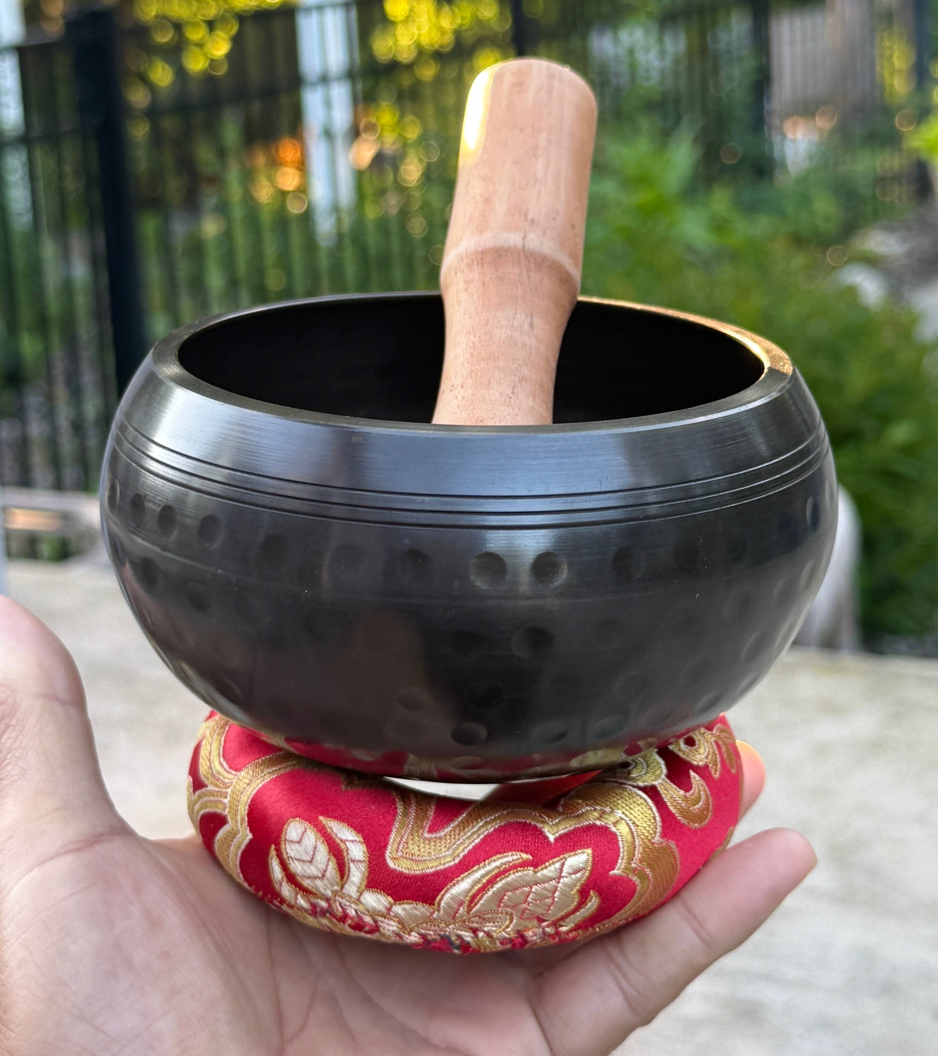 Lungta Imports – wholesale Meditation supplies – Hammer Mark Singing Bowl Set ~ With Mallet and  Cushion 2